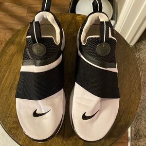 Nike Flex Runner Sneakers Boys size 5 but fits women size 7